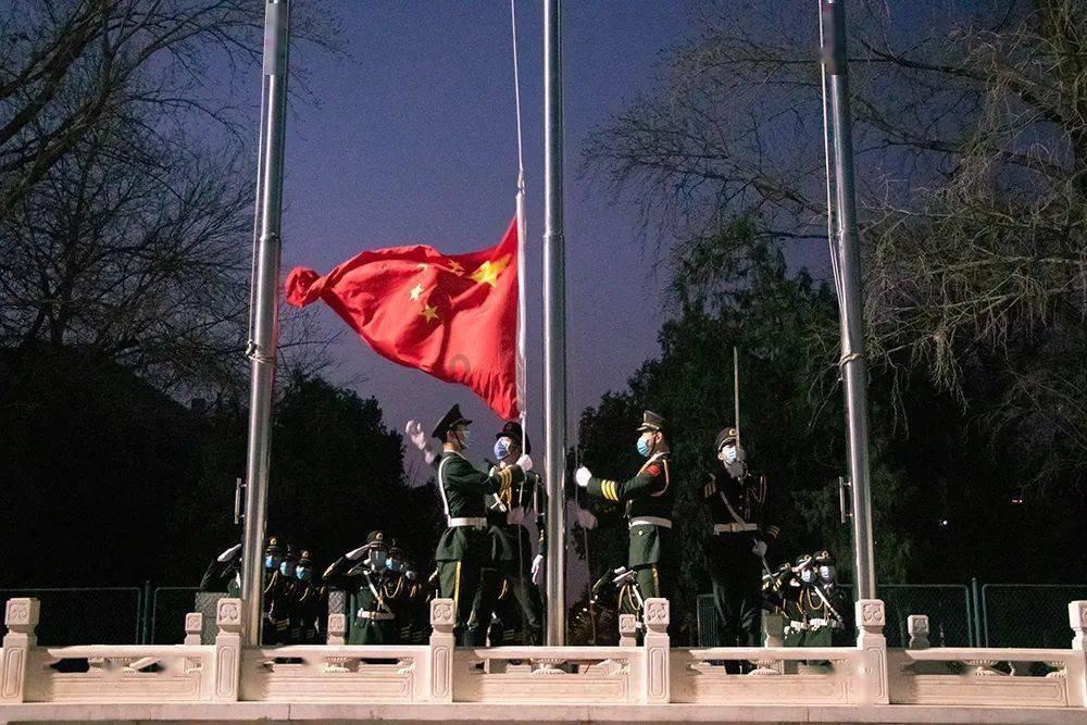 狗狗是怎么喝水的