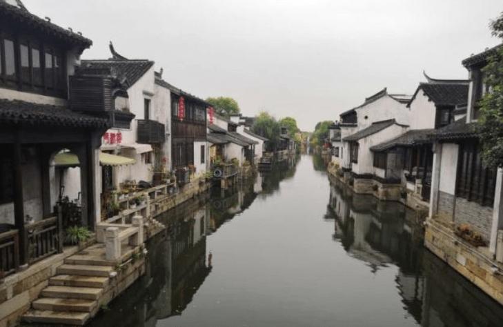 【校园动态】八里湖新区第一小学：融合学科内容设计闯关游戏 乐考玩出“新花样”